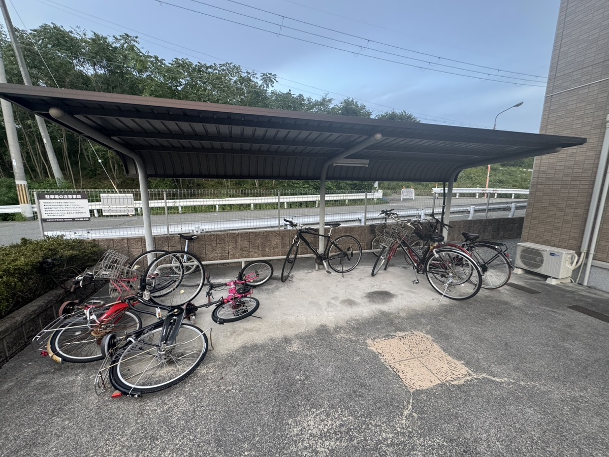 物件番号:1055444167 駐車場１台込みです☆　嬉しいエアコン付き！！　都市ガス仕様物件。