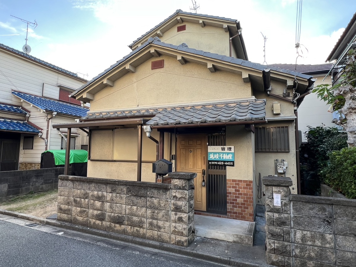 高砂市中島1丁目貸家