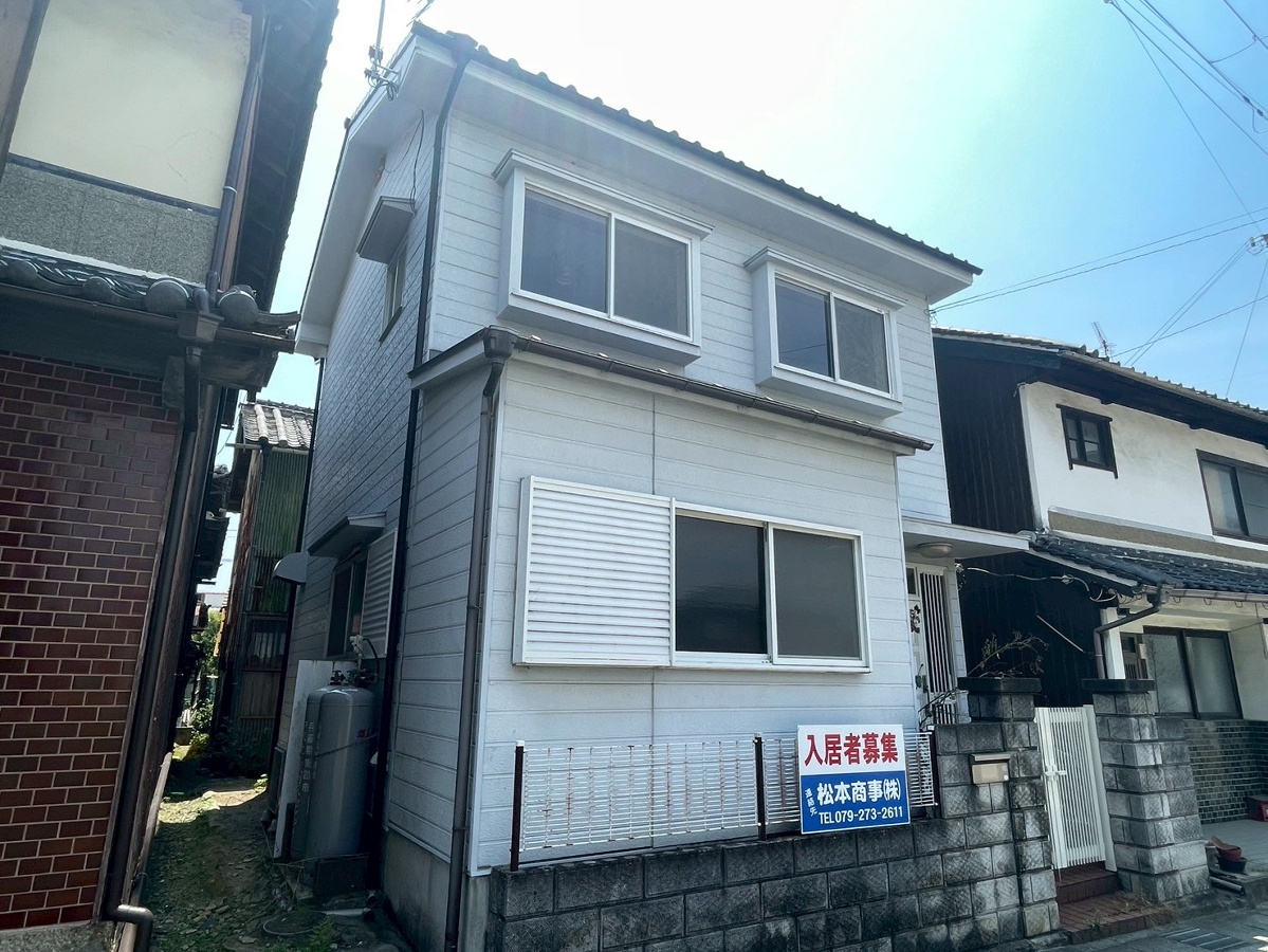 伊勢田貸家