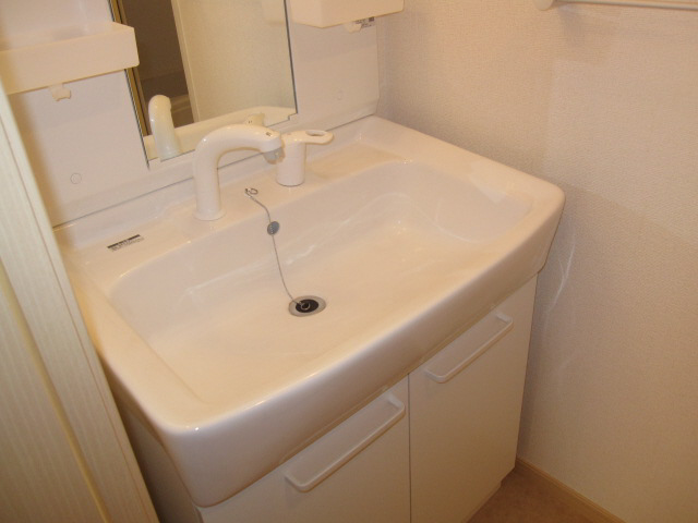 洗面所 お洒落な洗面台を完備しています 写真6