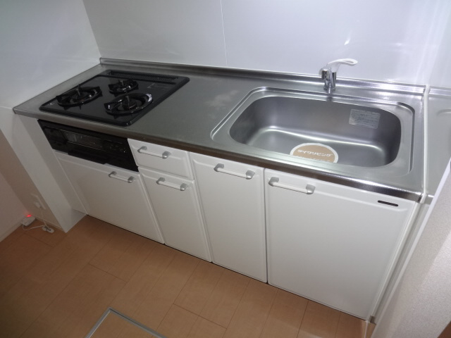 キッチン 3口ガス システムキッチンです(^^♪ 写真7