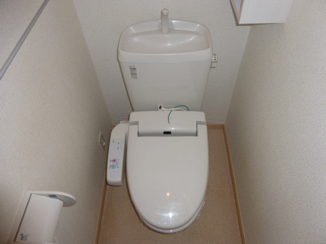 トイレ 嬉しい省エネエアコン付きです(^^♪ 写真11