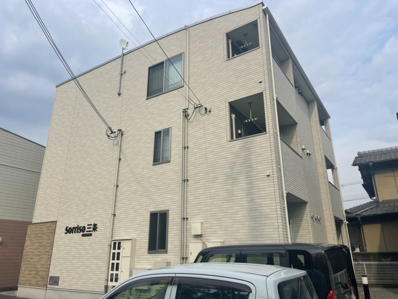 ソリッソ三条