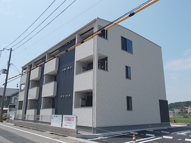 ニューシャルマンアイ