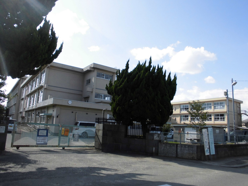 尾上小学校まで677m (徒歩9分) 写真21