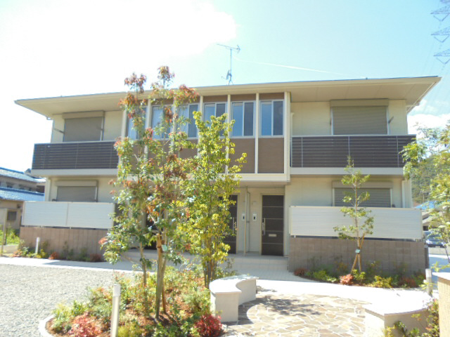 カーサ　ファミーユ　Ａ棟