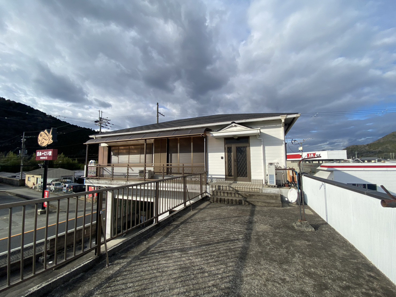 市川町西川辺　山川邸