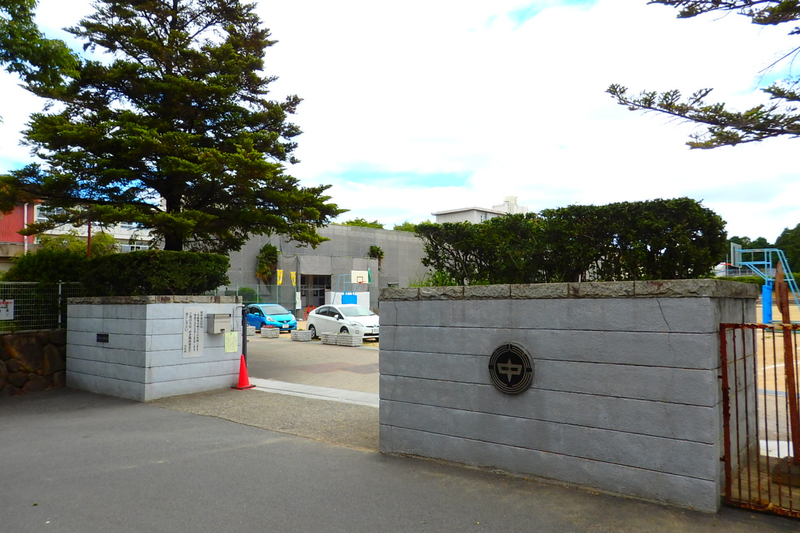 琴陵中学校まで892m (徒歩12分) 写真22