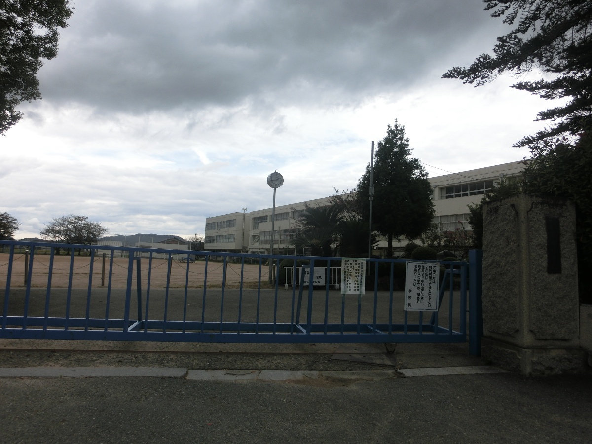 たつの市立誉田小学校まで964m (徒歩13分) 写真21