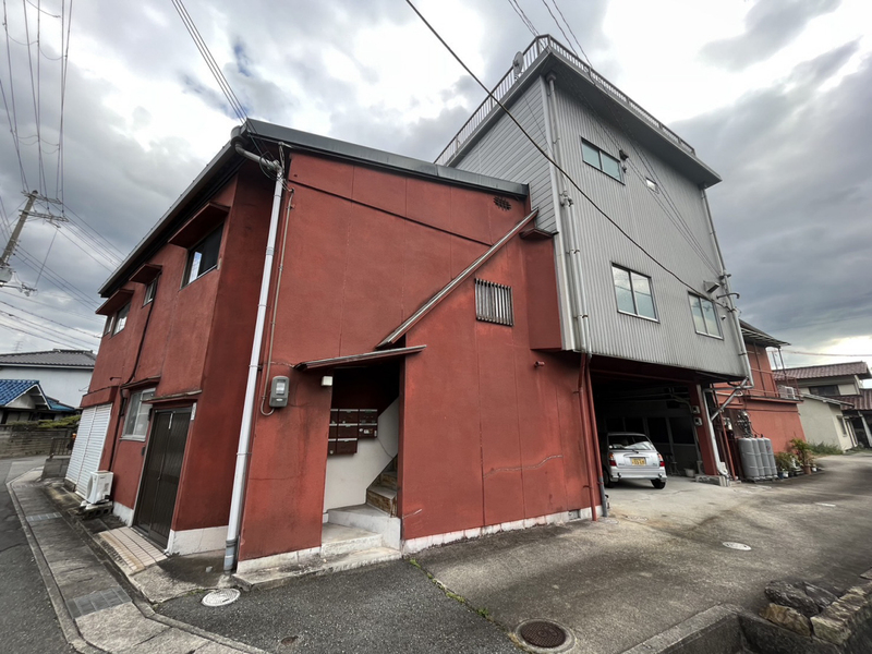 物件番号:1058438845 敷地内駐車場あります！エアコン付き物件です！