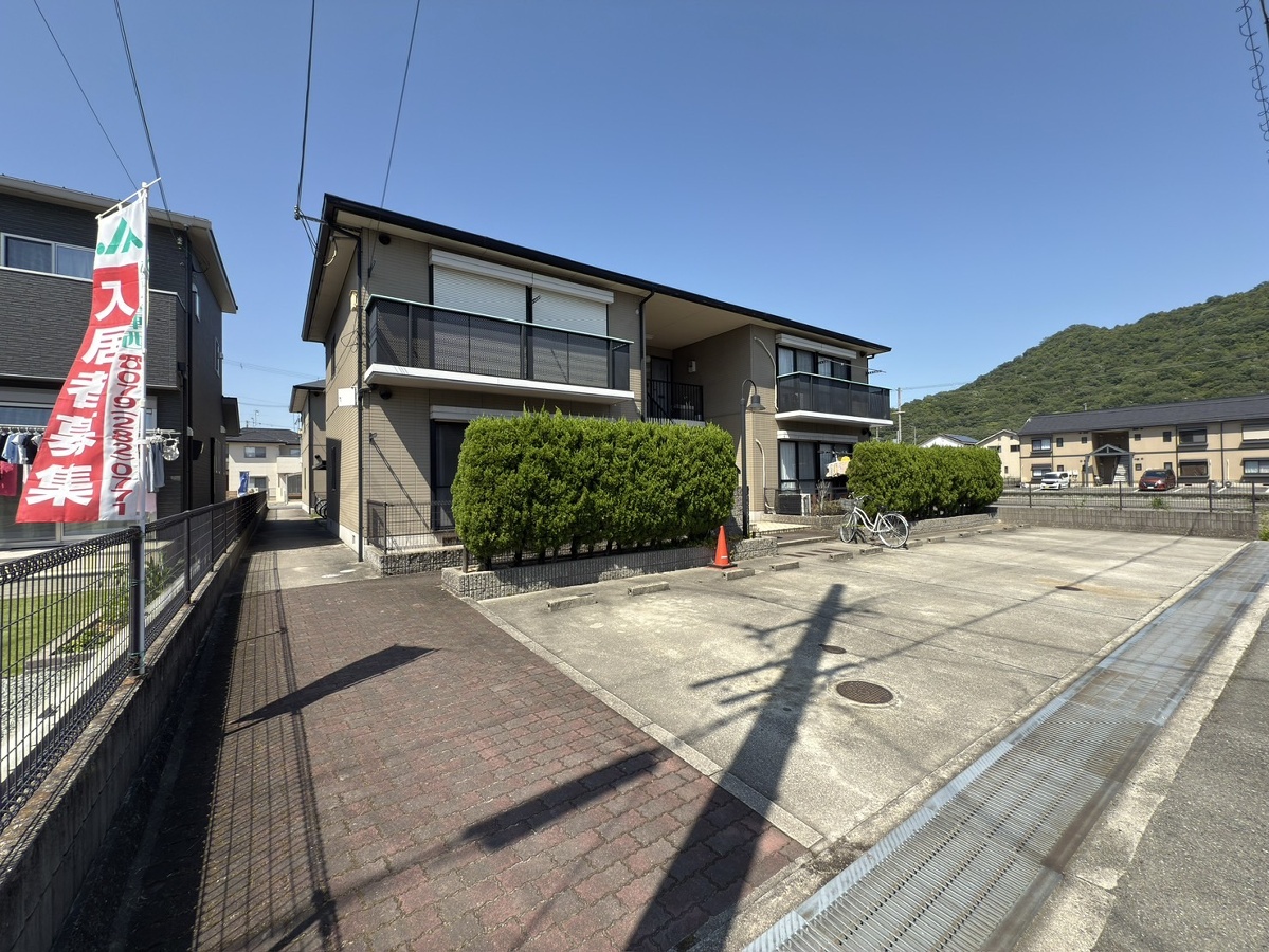 物件番号:1058448550 広々とした間取り♪駐車場1台無料♪