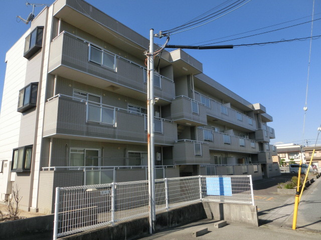 物件番号:1058452428 P２台分込み！広々リビング☆シャッター雨戸・照明器具完備しております♪