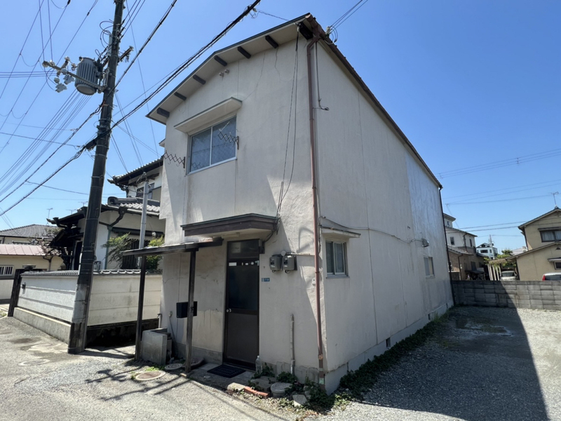 物件番号:1058429279 敷金・礼金0円！敷地内2台分駐車スペースあります！