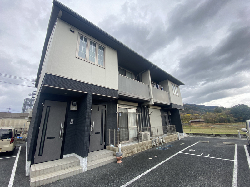 フェリア山崎