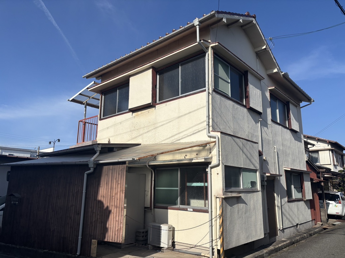 平岡町一色貸家